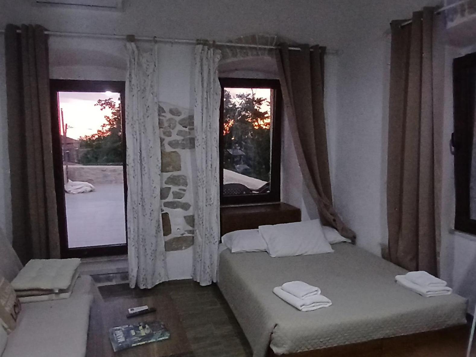 Pandera Areopoli Apartment Bilik gambar